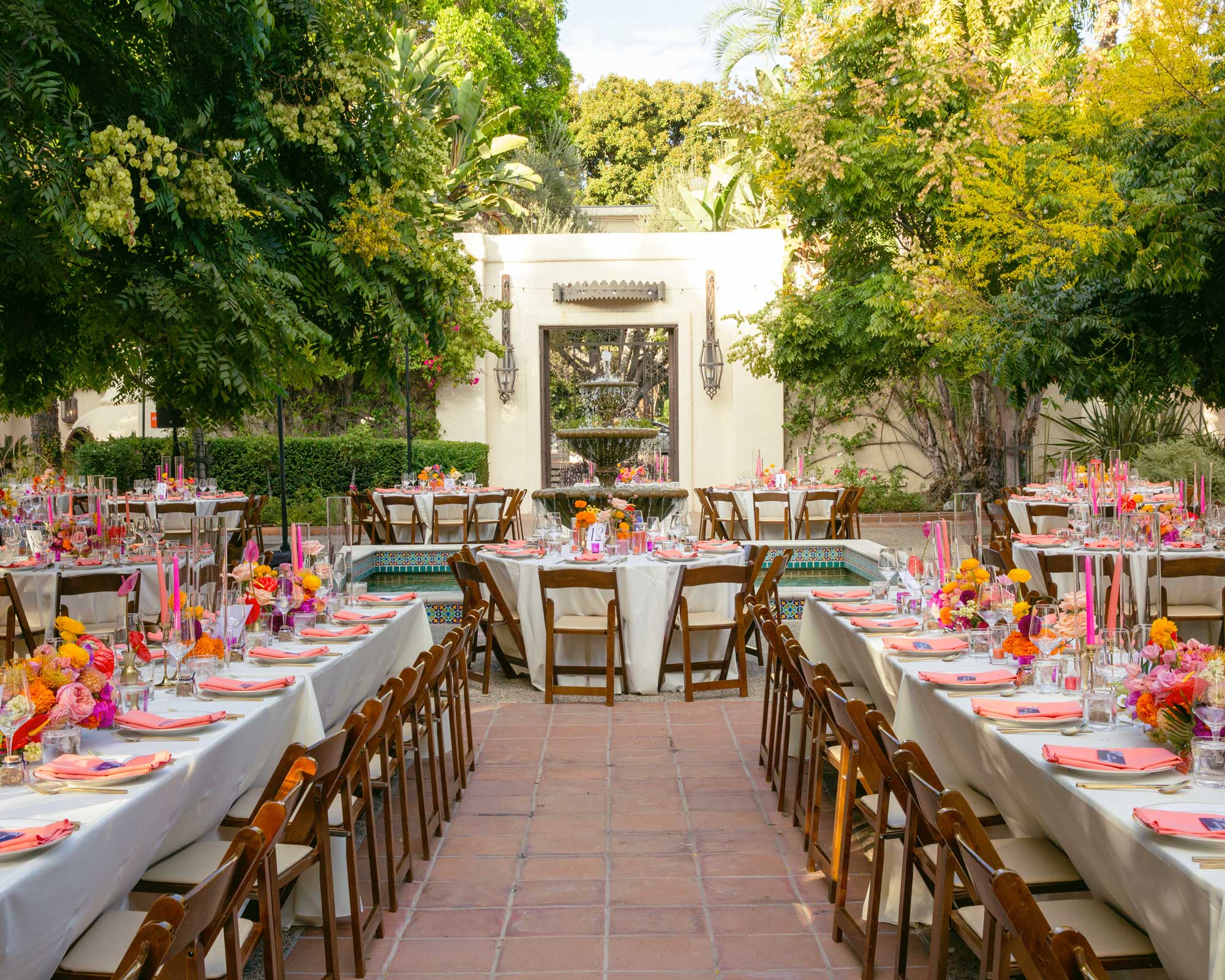 Wide shot depicting the reception tables with the running fountain at its center.